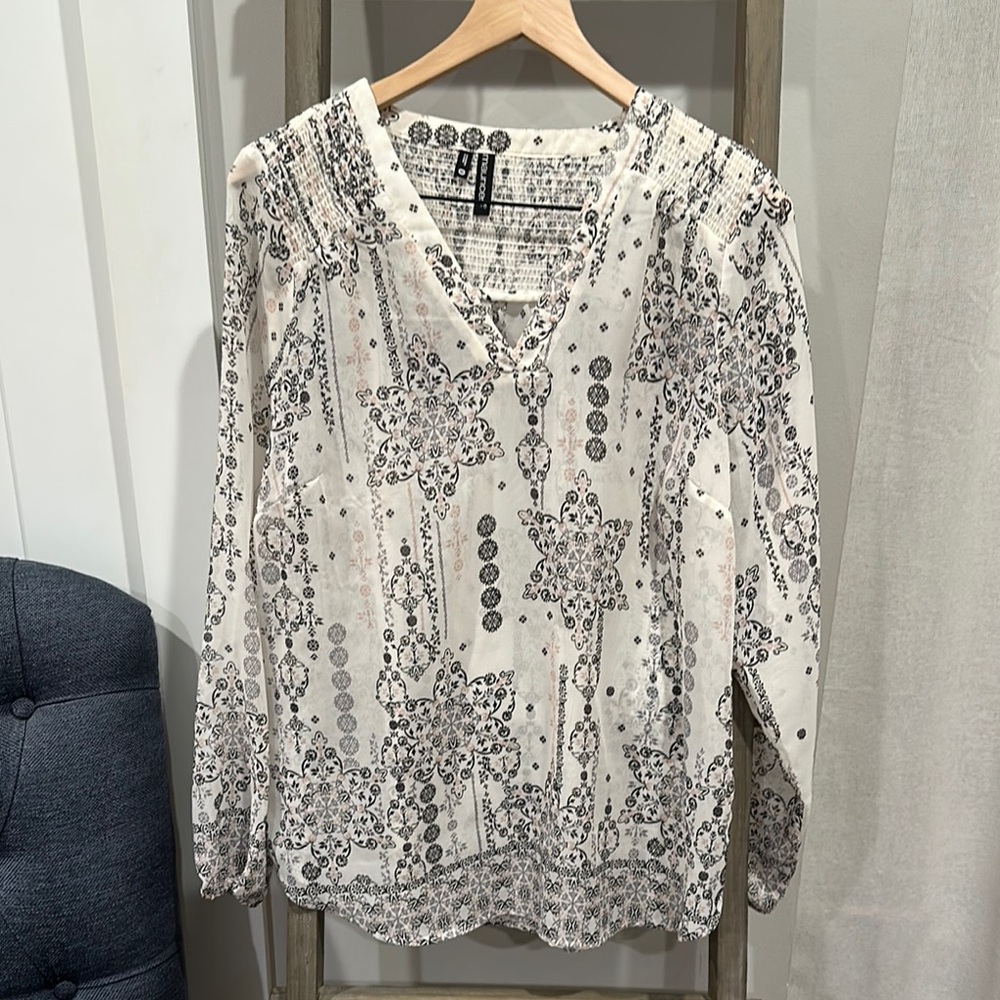 Floral Print V-Neck Blouse - Black, White & Pink